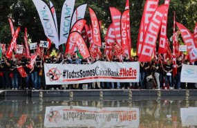 ep protesta de los sindicatos de caixabank ante el palacio de congresos de valencia donde se celebra