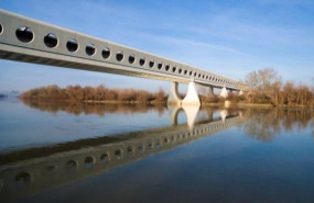 ep puente de hormigon sobre el rio ebro