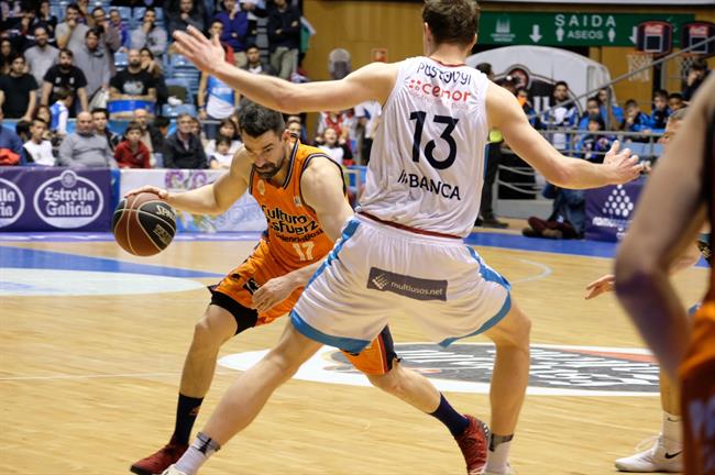 Rafa Martínez en el Monbus Obradoiro - Valencia Basket | ACB PHOTO/X. CORTIZO ep rafa martinezmonbus obradoiro - valencia basket