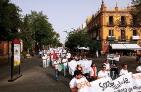 ep trabajadores de abengoa se manifiestan en sevilla en una imagen de archivo ep trabajadores de abengoa se manifiestan en sevilla en una imagen de archivo