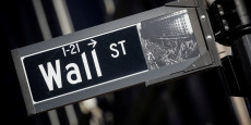 un panneau indiquant wall street est visible a new york 20250409095017 