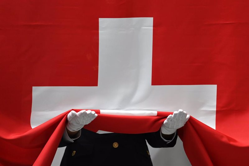 El Banco Nacional de Suiza recorta los tipos de interés de manera inesperada