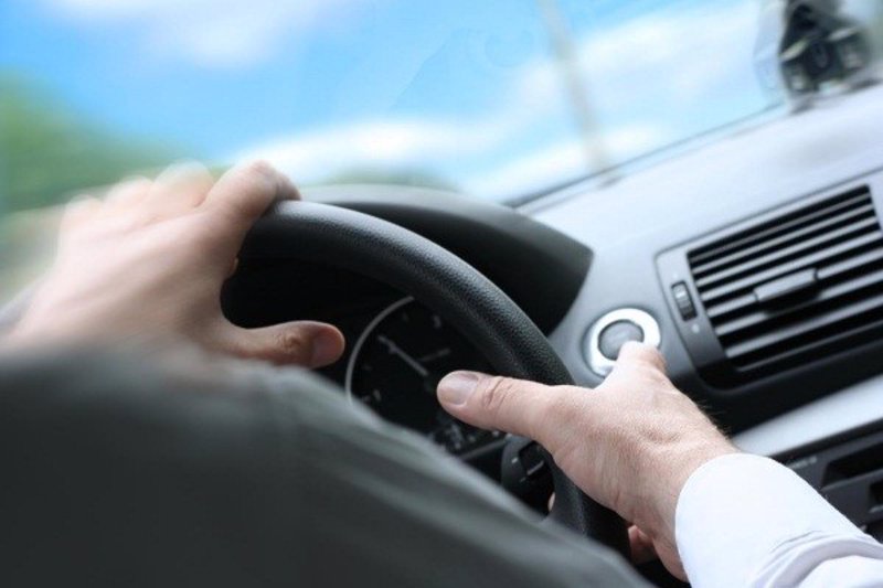 Las tres mejores acciones del sector ‘auto’ con las que pisar el acelerador y ganar en bolsa