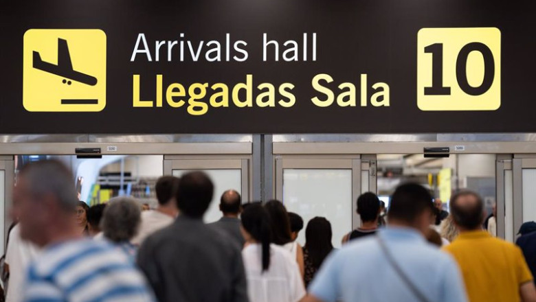 ep archivo pasajeros llegando al aeropuerto adolfo suarez madrid barajas ep archivo pasajeros llegando al aeropuerto adolfo suarez madrid barajas