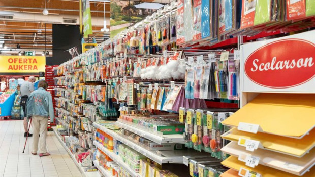 ep archivo   seccion de papeleria en el hipermercado eroski de artea