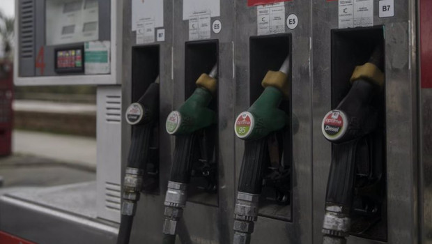 ep archivo   surtidores de una gasolinera en sevilla andalucia espana a 06 de abril de 2020