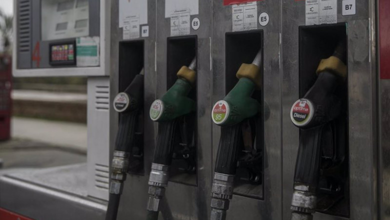 Archivo - Surtidores de una gasolinera en Sevilla (Andalucía, España), a 06 de abril de 2020. | María José López - Europa Press - Archivo ep archivo surtidores de una gasolinera en sevilla andalucia espana a 06 de abril de 2020