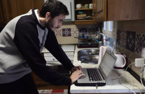 ep archivo una persona teletrabajando en la cocina de su domicilio ep archivo una persona teletrabajando en la cocina de su domicilio