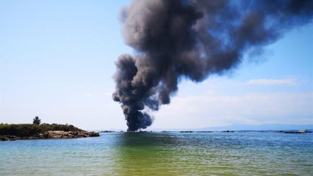 ep ardebarco50 personasbordochocaruna batea