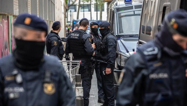 Colau felicita a Guardia Urbana, Mossos y Policía Nacional por la macroredada en el Raval | EUROPA PRESS - DAVID ZORRAKINO ep colau felicitaguardia urbana mossospolicia nacionalla macroredadaraval