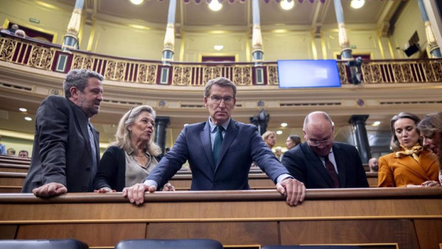 ep el lider y presidente del partido popular alberto nunez feijoo c durante una sesion plenaria en