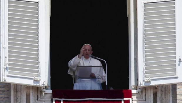 ep el papa durante el rezo del regina coeli del pasaso domingo