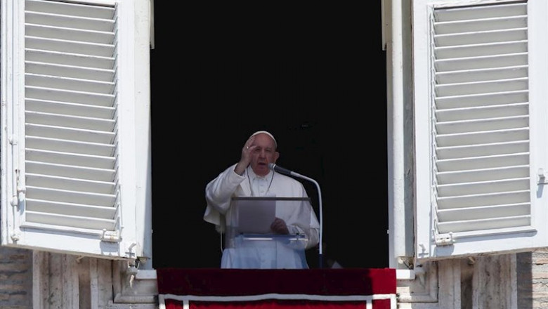 ep el papa durante el rezo del regina coeli del pasaso domingo ep el papa durante el rezo del regina coeli del pasaso domingo
