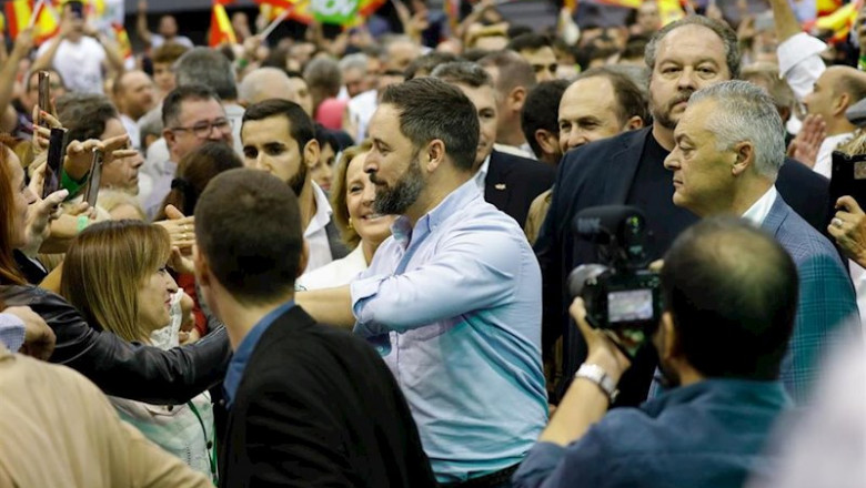 ep el presidente de vox santiago abascal saluda durante el mitin del partido en murcia espana a 27