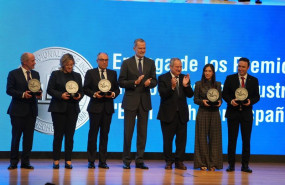 ep el rey felipe vi y el ministro de industria y turismo jordi hereu durante la entrega de los