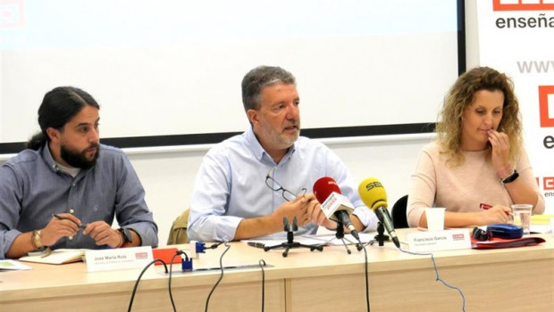 ep el secretario general de la federacion de ensenanza de ccoo francisco garcia en el centro en
