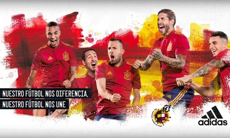 ep espana presenta su nueva equipacion para la eurocopa