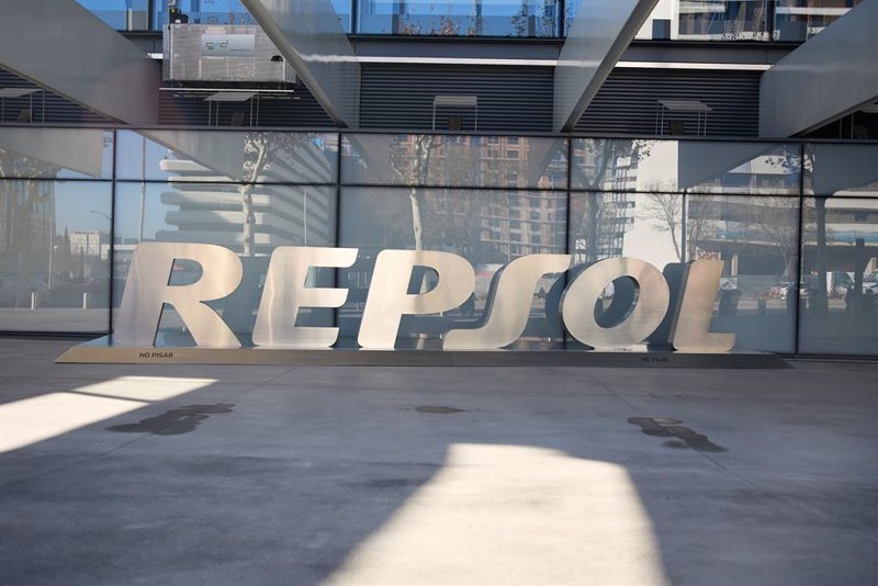 Repsol eleva su producción un 8,9% en 2023 y el margen de refino cae un 28,8%