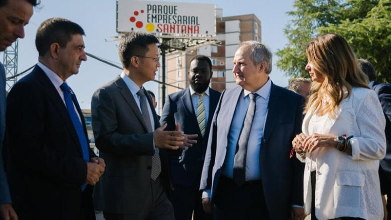 ep jordi hereu 2d en la visita a las futuras instalaciones de desay en linares