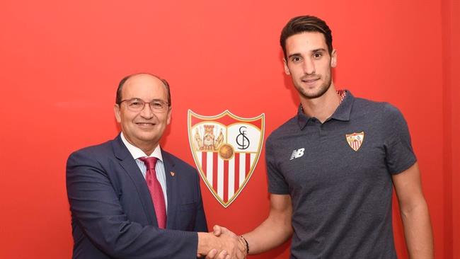 José Castro y Sergio Rico tras la renovación del meta hasta 2021 | SEVILLA FC ep jose castrosergio ricola renovacionmeta2021
