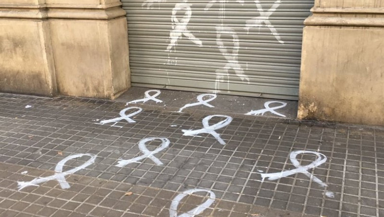 ep la sedepscbarcelona amanecelazos blancos pintadossueloen