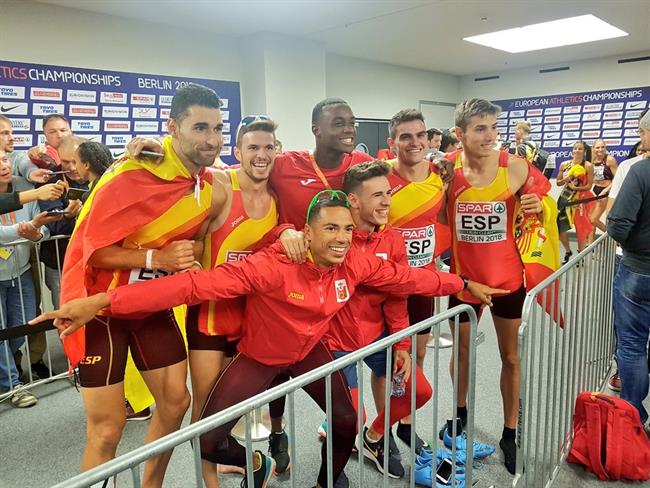 Los integrantes del 4x400 masculino español | TWITTER.COM/ATLETISMORFEA ep los integrantes4x400 masculino espanol