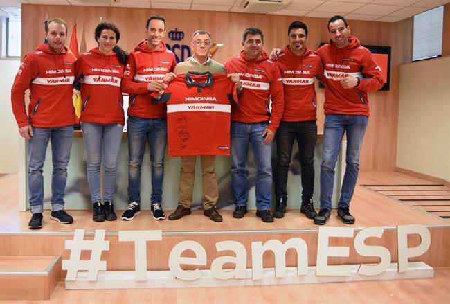 Luis Villanueva junto a los pilotos del Himoinsa Team | PRENSA CSD ep luis villanuevaapilotoshimoinsa team
