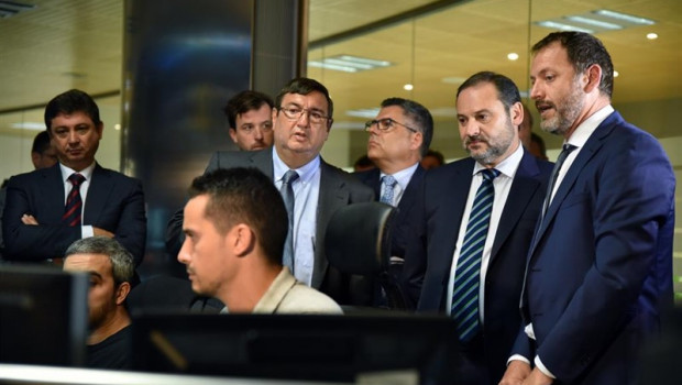 ep ministrofomentofunciones jose luis abalos 2d durantevisitala supervisionlas instalacionescontroltrafico centralizadoadifvalencia-fuentesan luis desdese regulacoordinacirculacionred ferro
