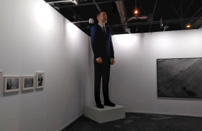 ep ninot obra de santiago sierra y eugenio merino en arco que representa al rey felipe vi y que