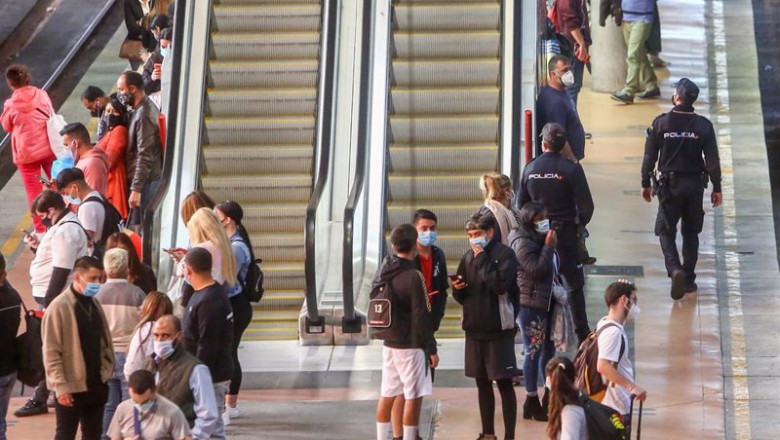 Pasajeros en los andenes de la estación de tren Madrid-Puerta de Atocha, en Madrid (España) | Ricardo Rubio - Europa Press ep pasajeros en los andenes de la estacion de tren madrid-puerta de atocha en madrid espana