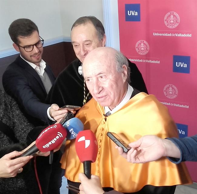 Peridis instantes antes de ser investido Doctor Honoris Causa, 22-3-18 | EUROPA PRESS - Archivo ep peridis instantesdeinvestido doctor honoris causa 22-3-18