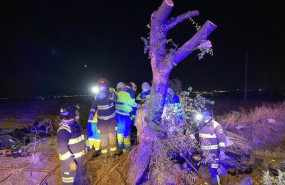ep sanitarios rescatan a los fallecidos en un accidente de trafico