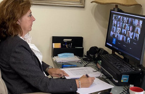 ep una mujer teletrabajando