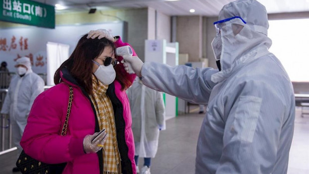 10 February 2020, China, Jiangsu: A doctor uses a forehead digital thermometer to measure the body temperature of a woman at the Nanjing railway station, as a precautionary measure to prevent the spread of coronavirus. | Su Y/SIPA Asia via ZUMA Wire/dpa ep 10 february 2020 china jiangsu a doctor uses a forehead digital thermometer to measure the body