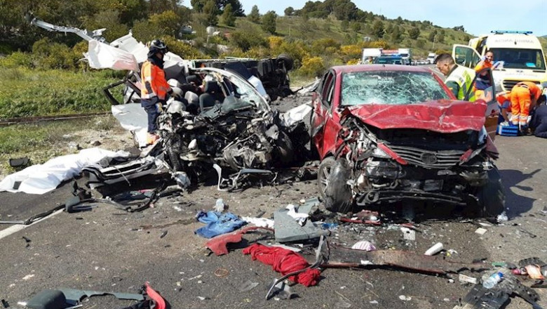 Accidente de tráfico en el término municipal de Pizarra, en la A-357 colisión entre un camión y dos vehículos | CPB ep accidente de trafico en el termino municipal de pizarra en la a-357 colision entre un camion y