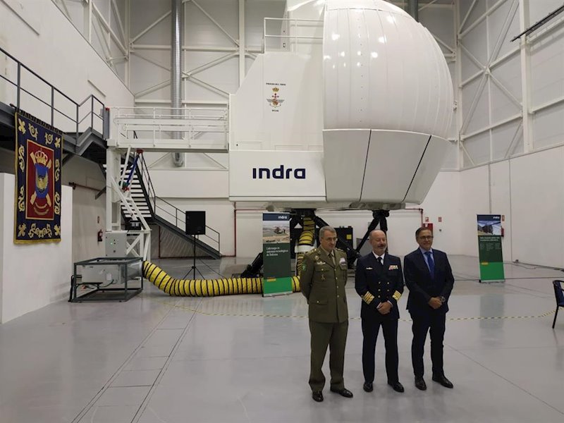 ep acto de entrega del simulador de vuelo del helicoptero nh90 de indra al ejercito de tierra