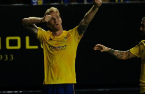 ep alex fernandez jugador del cadiz celebra un gol en liga