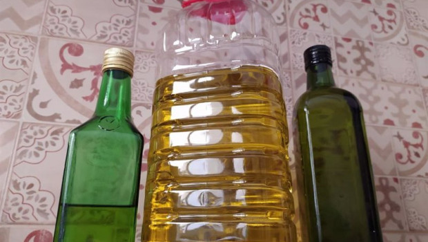ep archivo   aceite de oliva envasado en garrafa de platico y botellas de vidrio