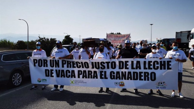 ep archivo   cabecera de una protesta por unos precios justos para los productores de leche