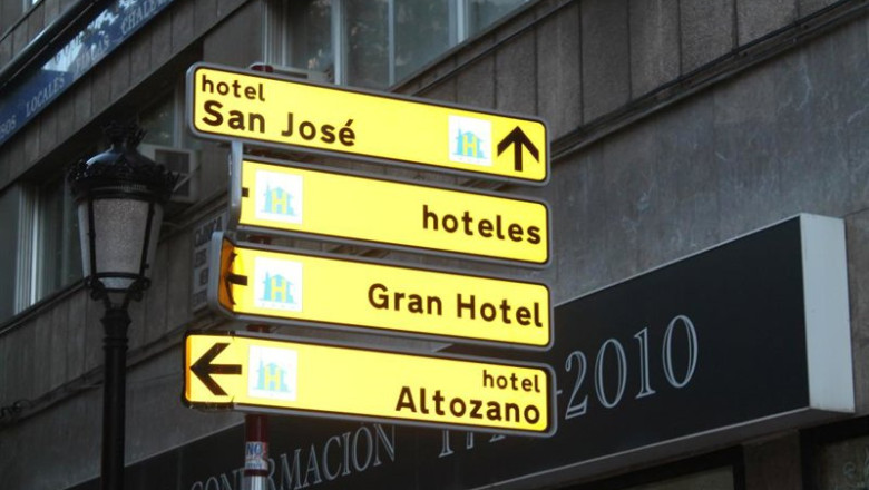 Archivo - Carteles señalizando establecimientos hoteleros | EUROPA PRESS - Archivo ep archivo carteles senalizando establecimientos hoteleros