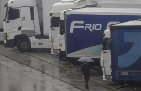 ep archivo   imagen de camiones parados en los accesos al puerto de algeciras
