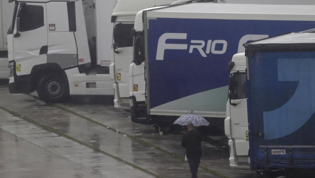 ep archivo   imagen de camiones parados en los accesos al puerto de algeciras