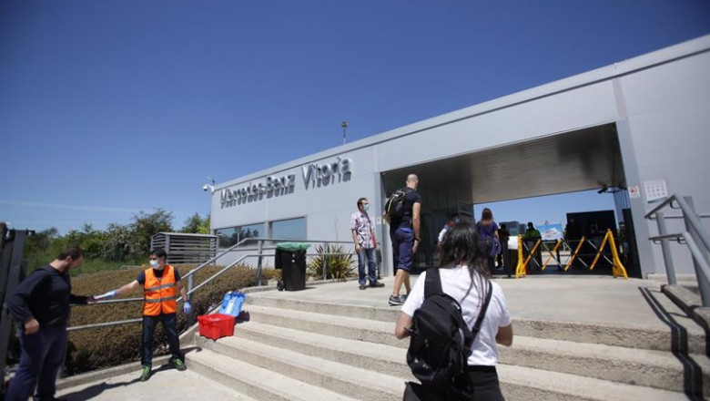 ep archivo   trabajadores de la planta de mercedes benz de vitoria en vitoria alava a 18 de mayo de