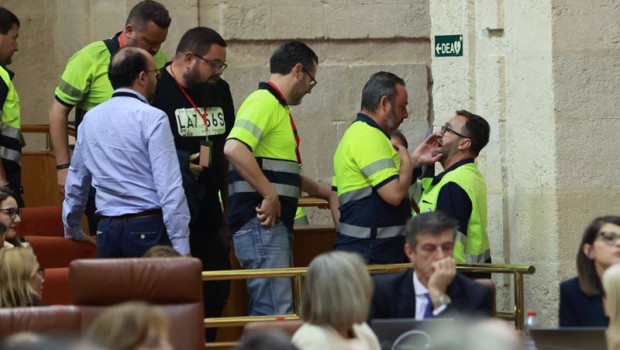 ep archivo   una delegacion de trabajadores de acerinox en el pleno del parlamento andaluz el pasado
