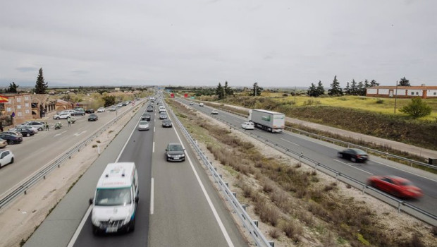 ep archivo   varios coches en la a 5 el dia en que arranca la operacion salida de semana santa 2022