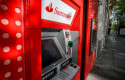 ep cajeros del banco santander en madrid espana a 19 de abril de 2020