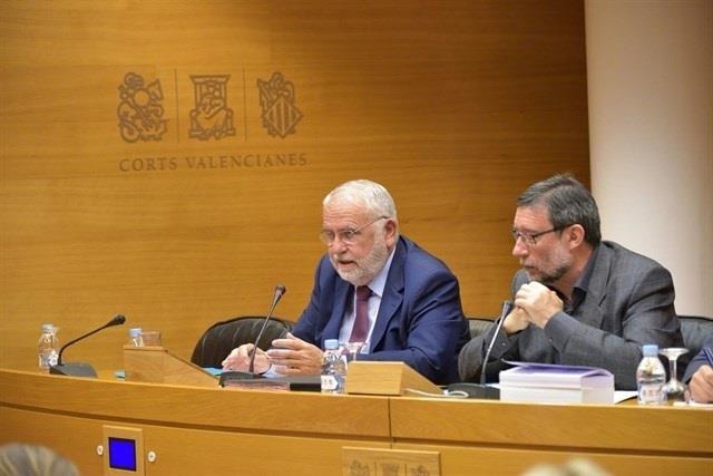 Cotino en su comparecencia en las Corts por la adjudicación de residencia | FLICKR CORTS VALENCIANES ep cotinosu comparecencialas cortsla adjudicacionresidencia