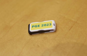 ep detalle de una memoria externa pendrive que incluye el proyecto de ley de los presupuestos