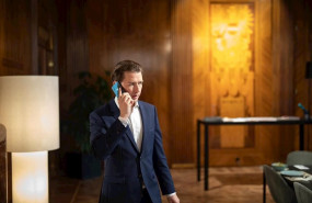 ep el canciller o primer ministro de austria sebastian kurz hablando por telefono