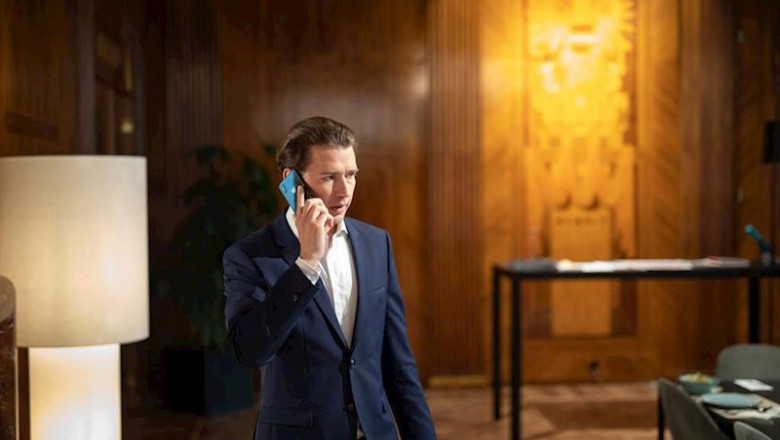 El canciller de Austria, Sebastian Kurz, hablando por teléfono. | CANCILLERÍA DE AUSTRIA ep el canciller o primer ministro de austria sebastian kurz hablando por telefono